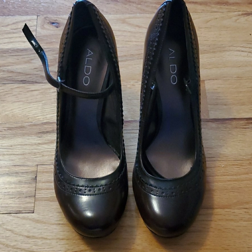 Aldo size 38 Brown Patent Leather Mary janes